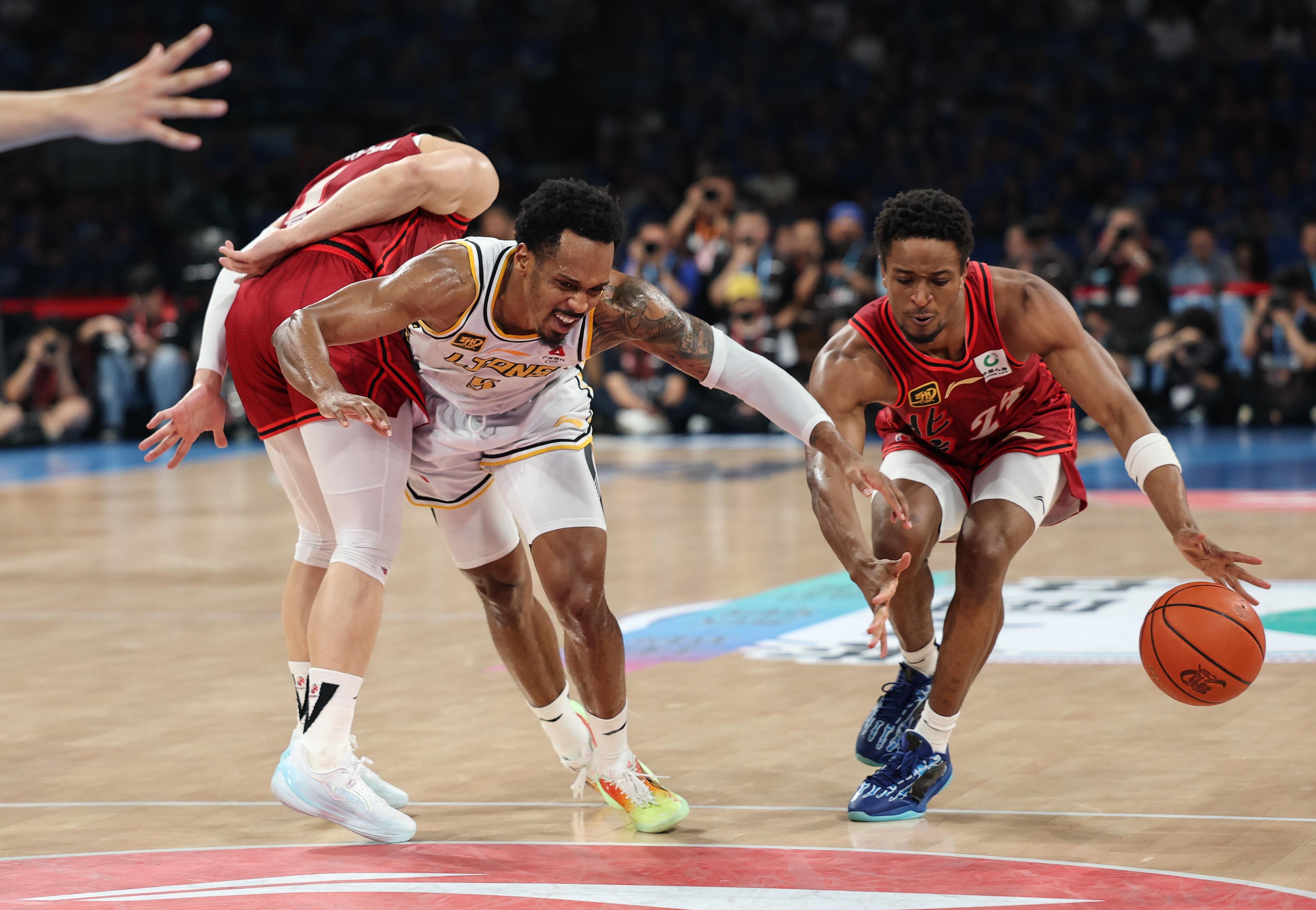 包含费城76人训练开放日；关键时刻篮板制胜引欢呼；欧篮联在即；球队文化再被提及的词条-开元棋牌平台